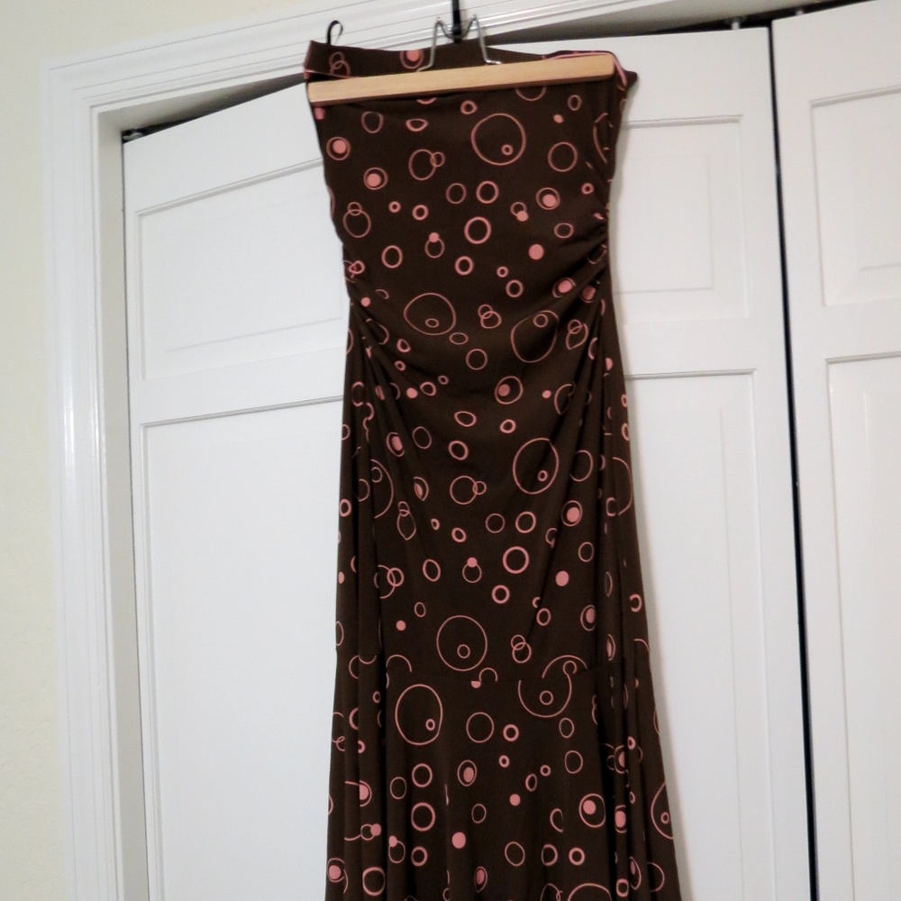 Brown strapless dress with pink circles
